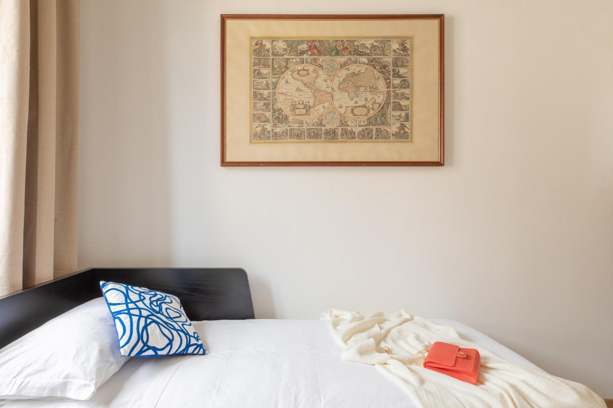 Iflat Minimal Design In The Heart Of * Rome
